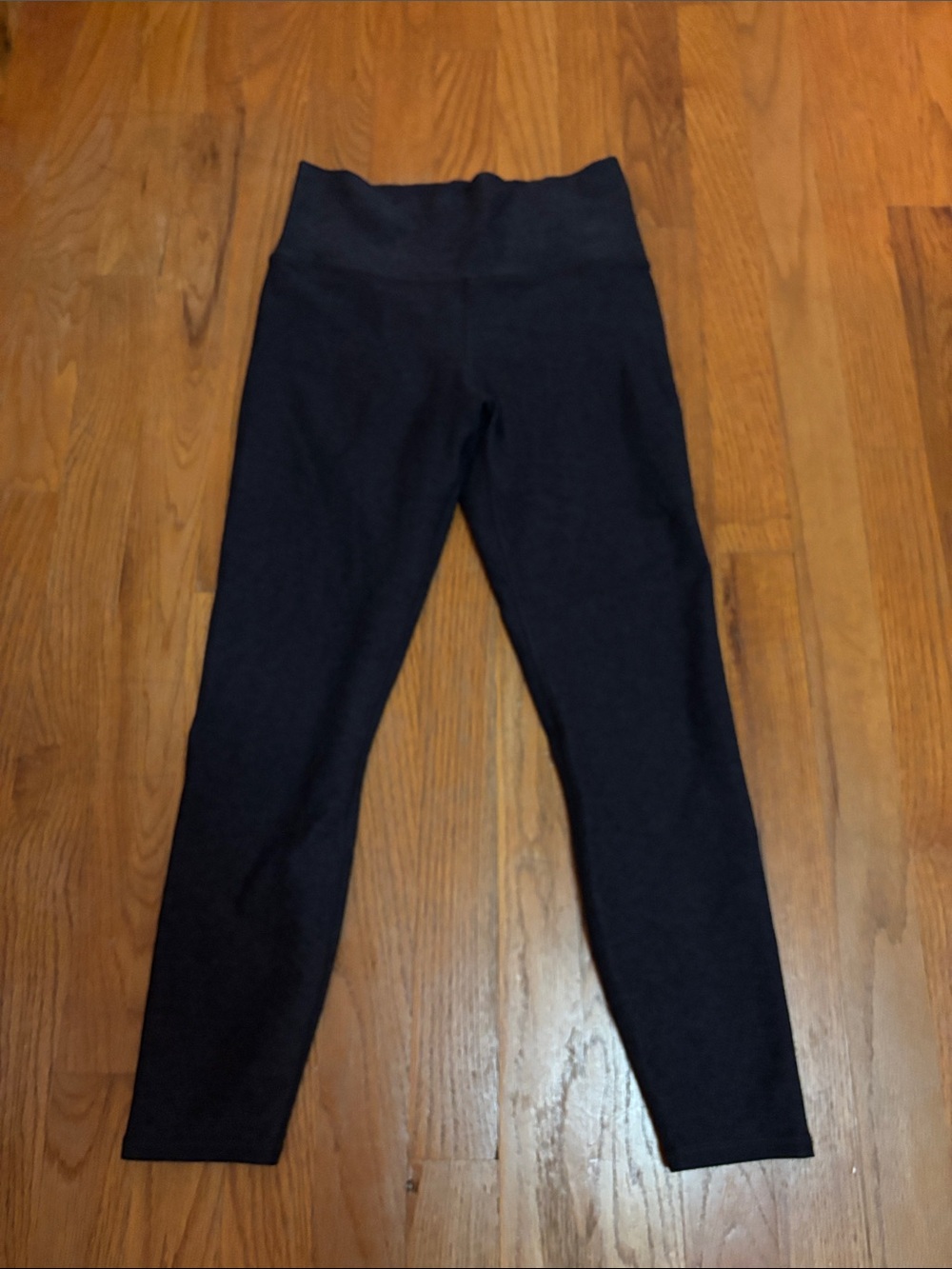 Vuori Women's Dark Navy/Grey Crop  High-Rise Performance Leggings